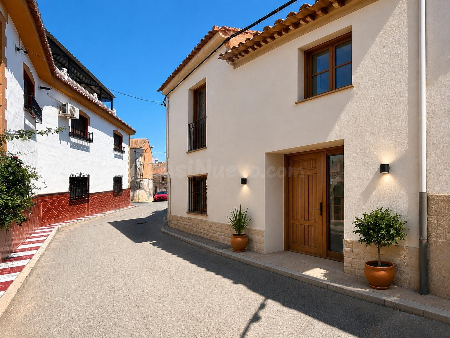 !!Casa de pueblo con gran potencial de reforma integral y patio privado!!