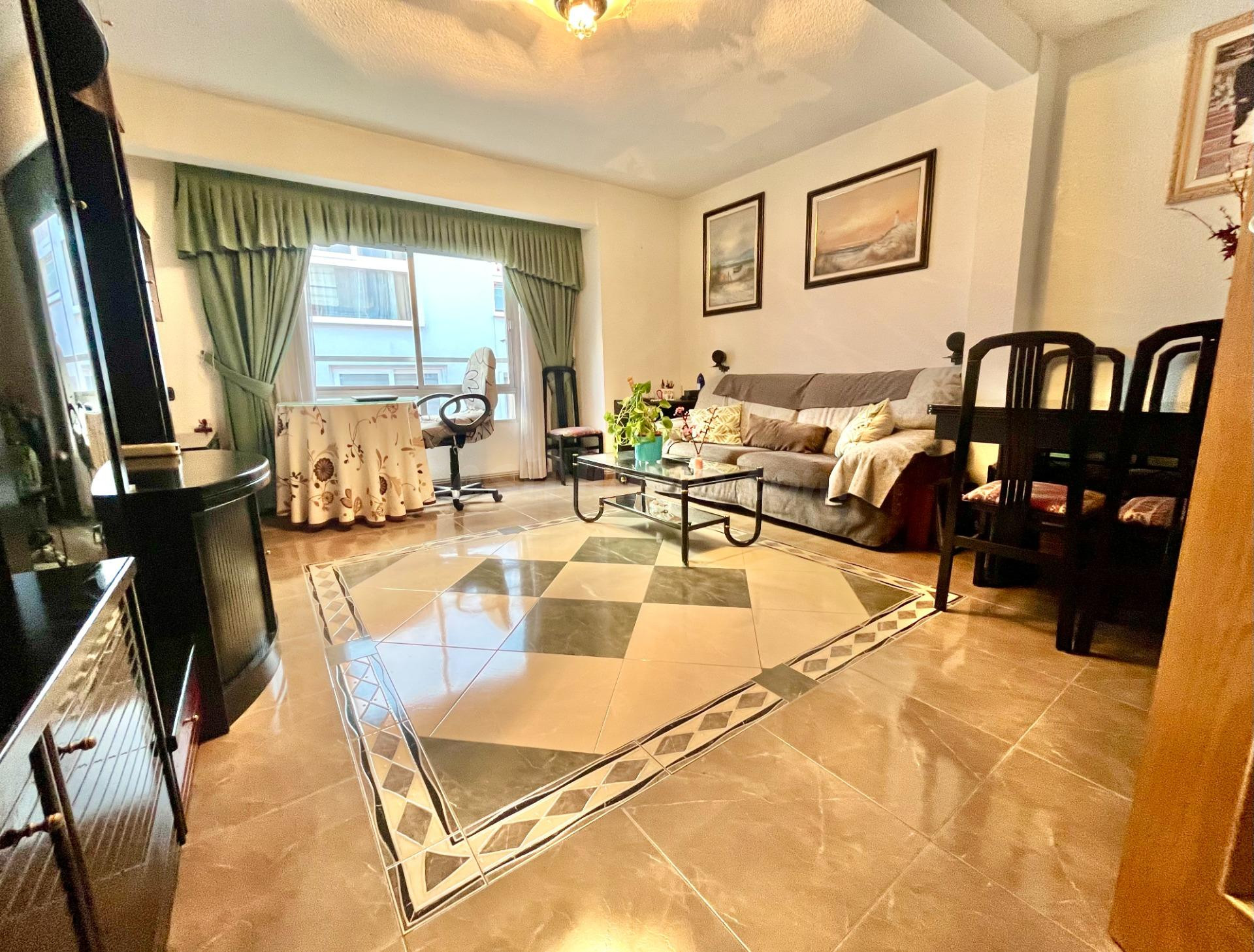 ¡¡Piso Reformado de 4 habitaciones y 2 Baños en Carolinas, Alicante!!
