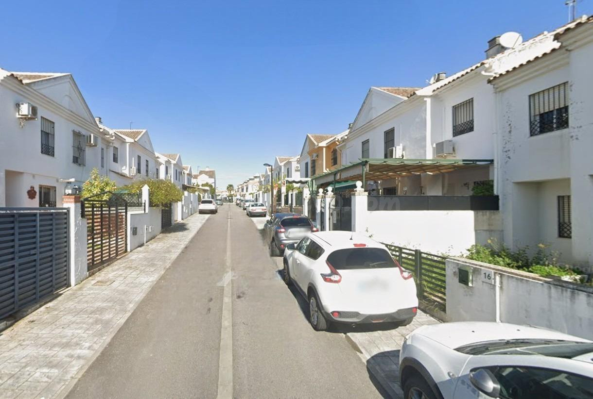 Vivienda unifamiliar en Tomares, Sevilla. Activo inmobiliario SIN POSESIÓN, NO SE PUEDE VISITAR