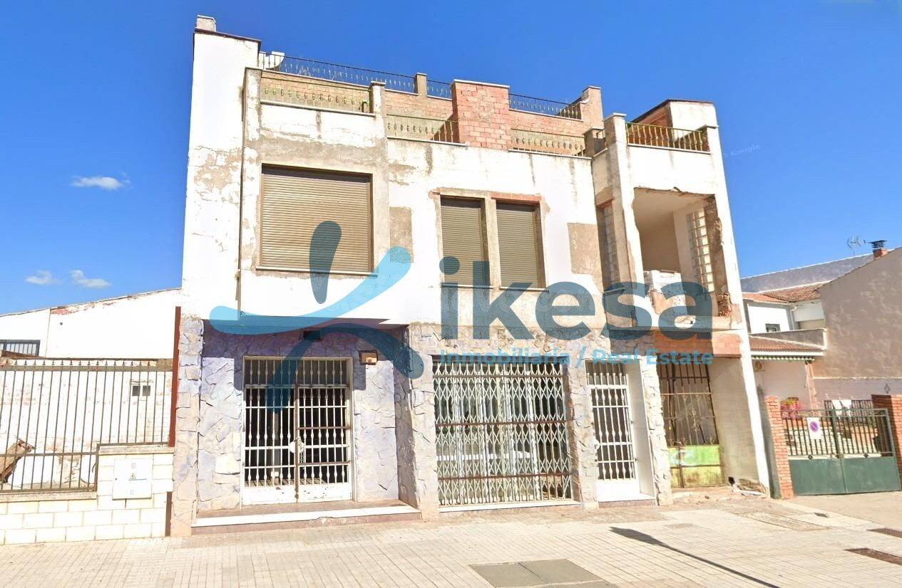 Venta de Local Comercial en Marmolejo, Jaén.