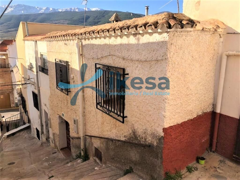 Oportunidad de Inversión en el Corazón de Fiñana - Adosado a Reformar