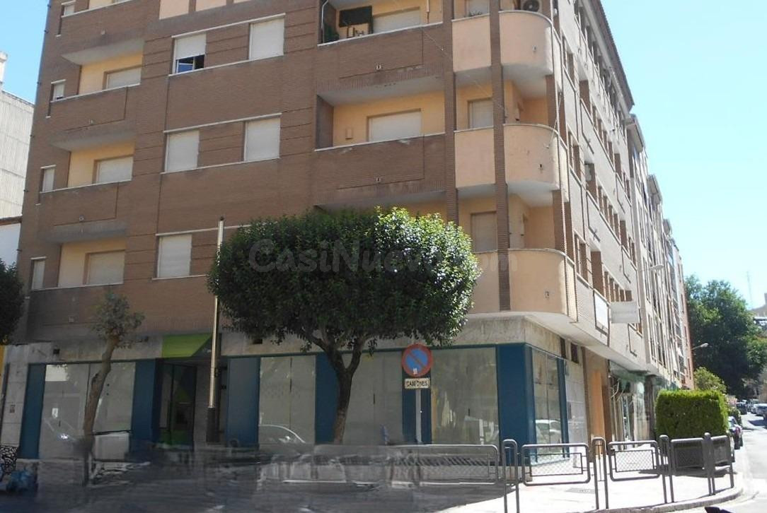 Venta de Local Comercial en Av. Andalucía, Alcalá La Real, Jaén.