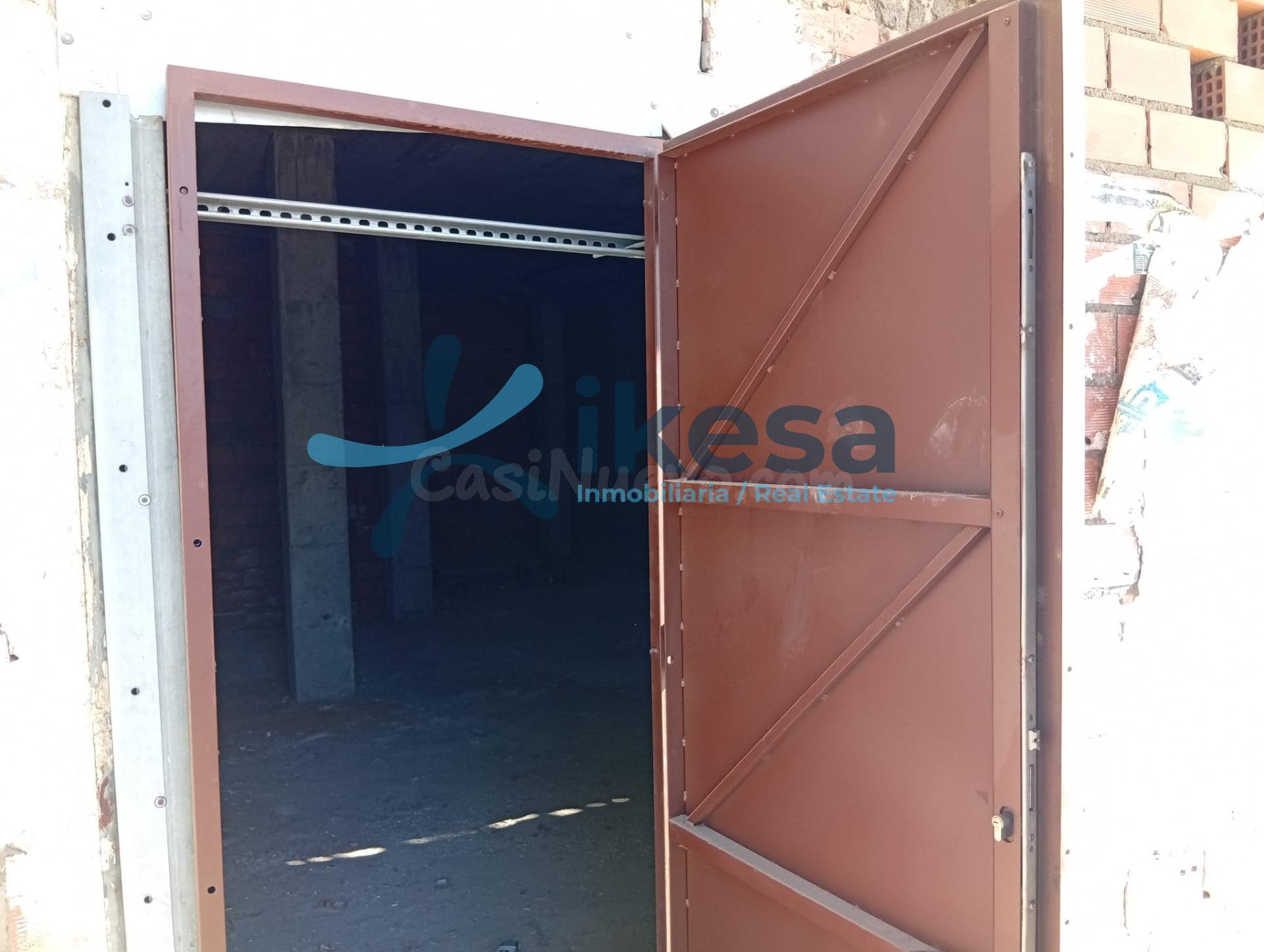 Amplio Local Comercial en Almería - Barrio San Luis