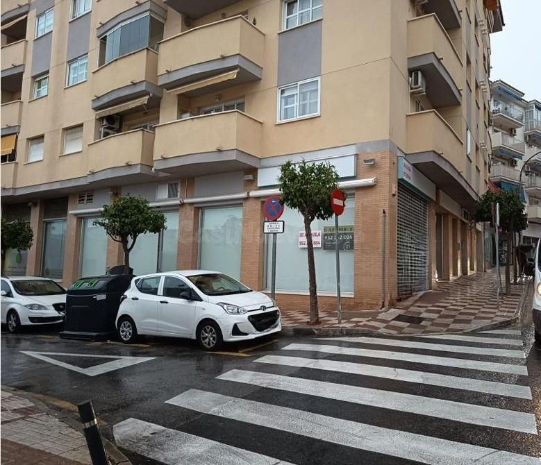 Venta de Local Comercial en Benalmádena, Málaga