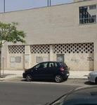 Amplio Local Comercial en el Corazón del Barrio San Luis - Almería