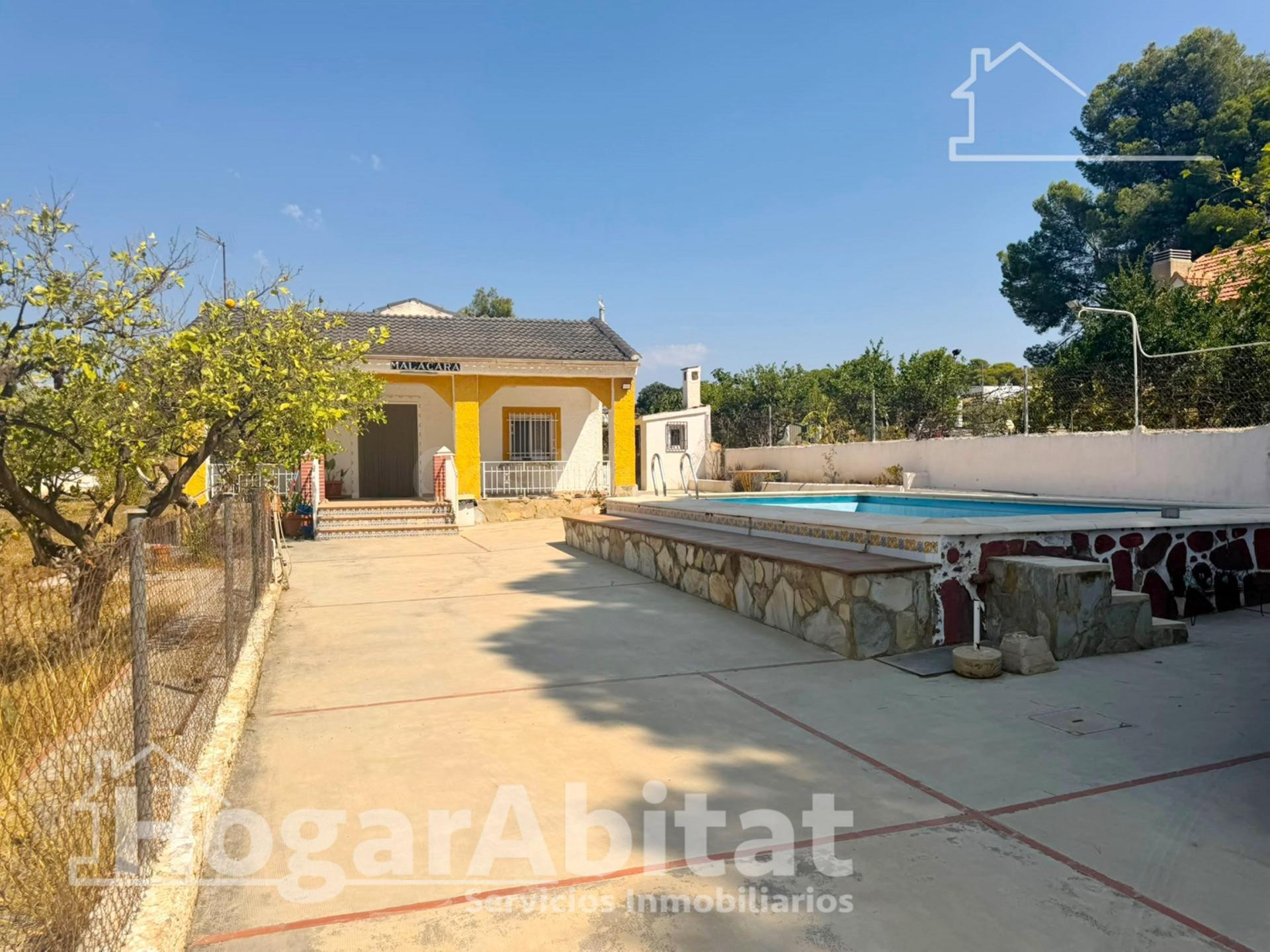 CHALET CON PISCINA, GARAJE Y TERRAZA