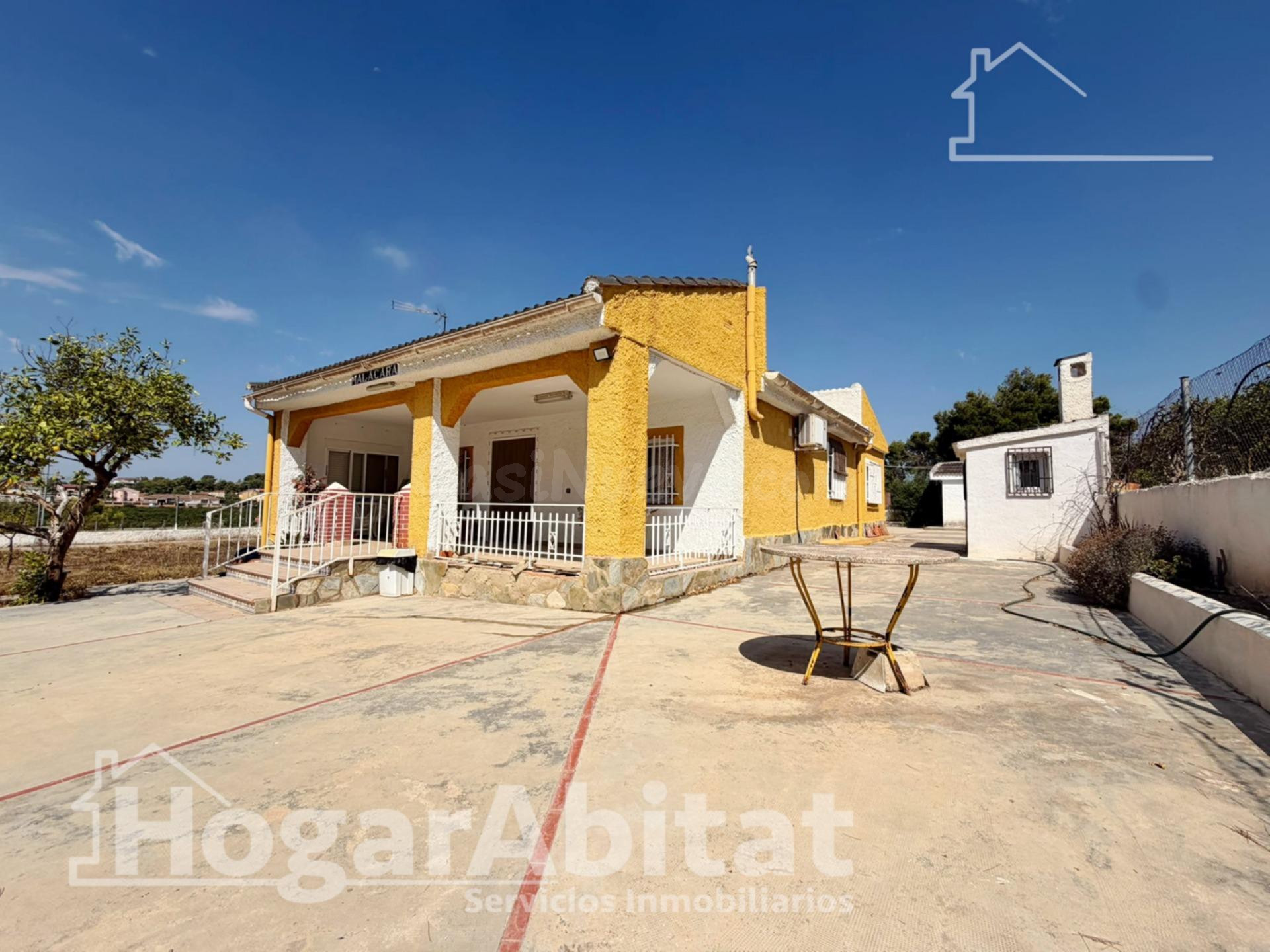 CHALET CON PISCINA, GARAJE Y TERRAZA