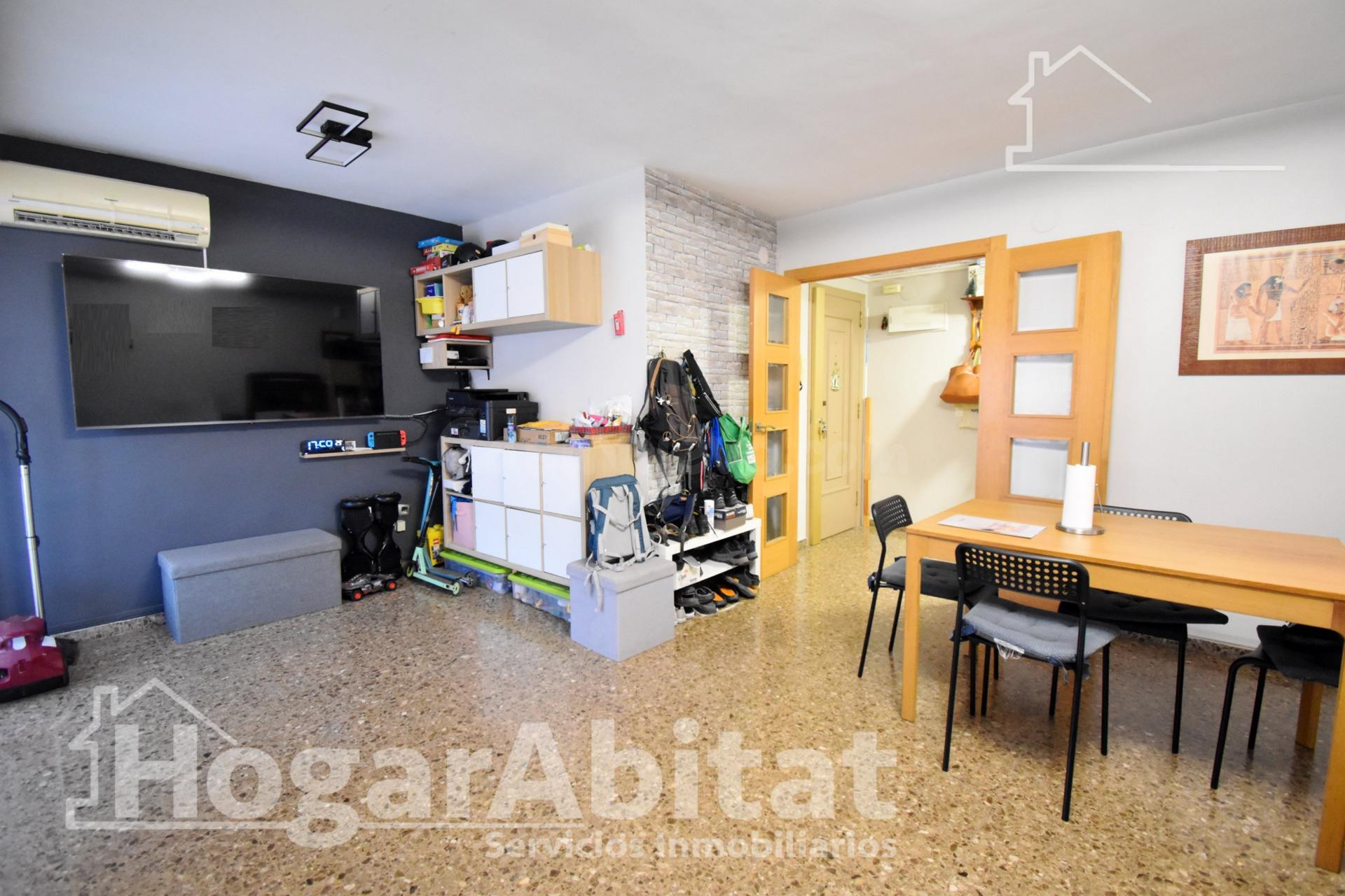 ¡CENTRO DE GANDIA! MUY AMPLIO Y SEMIREFORMADO CON BALCÓN Y ASCENSOR