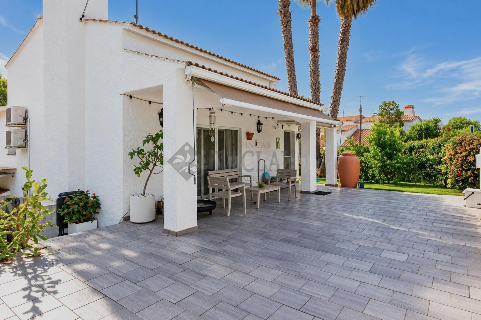 Casa familiar con apartamento independiente, jardín y parkin