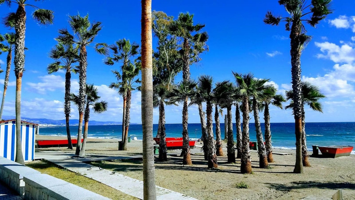 Parcela urbanizable frente a playa Marbella con alto potencial