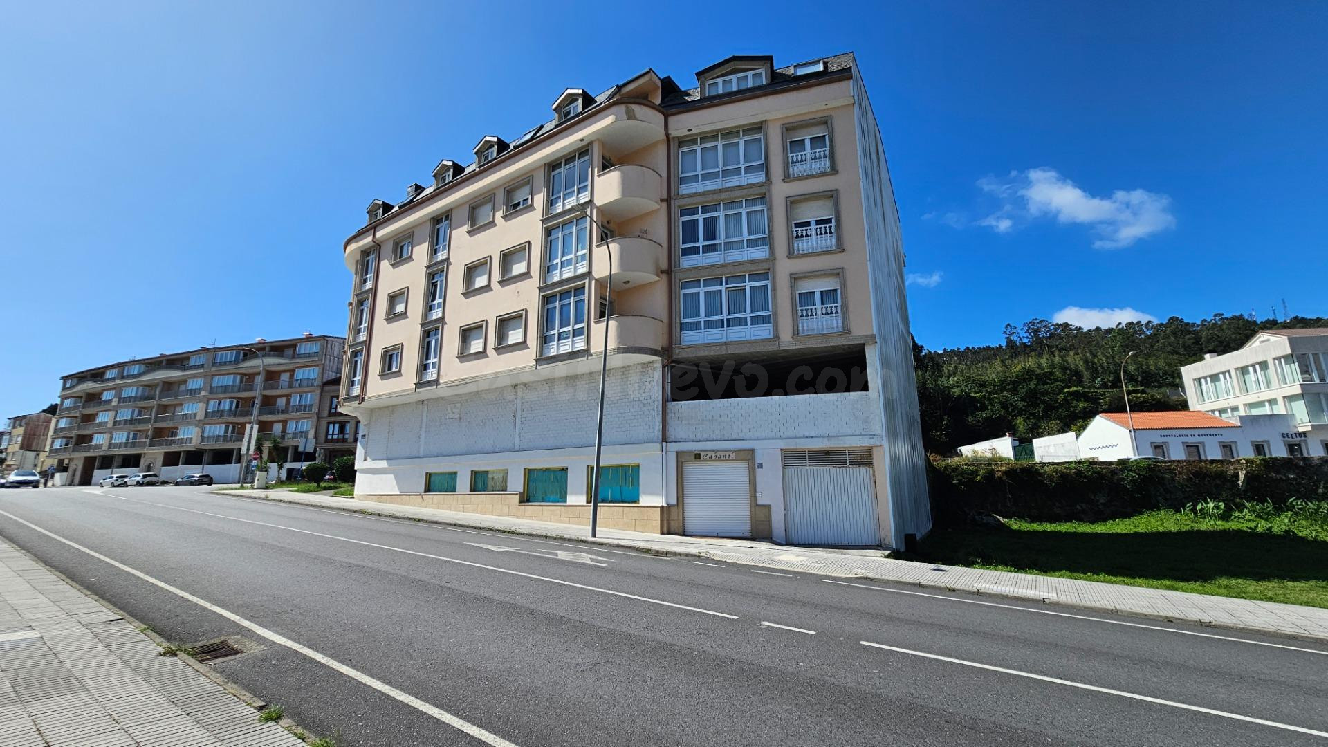 Local con vistas al mar y potencial residencial o turístico  - foto 2