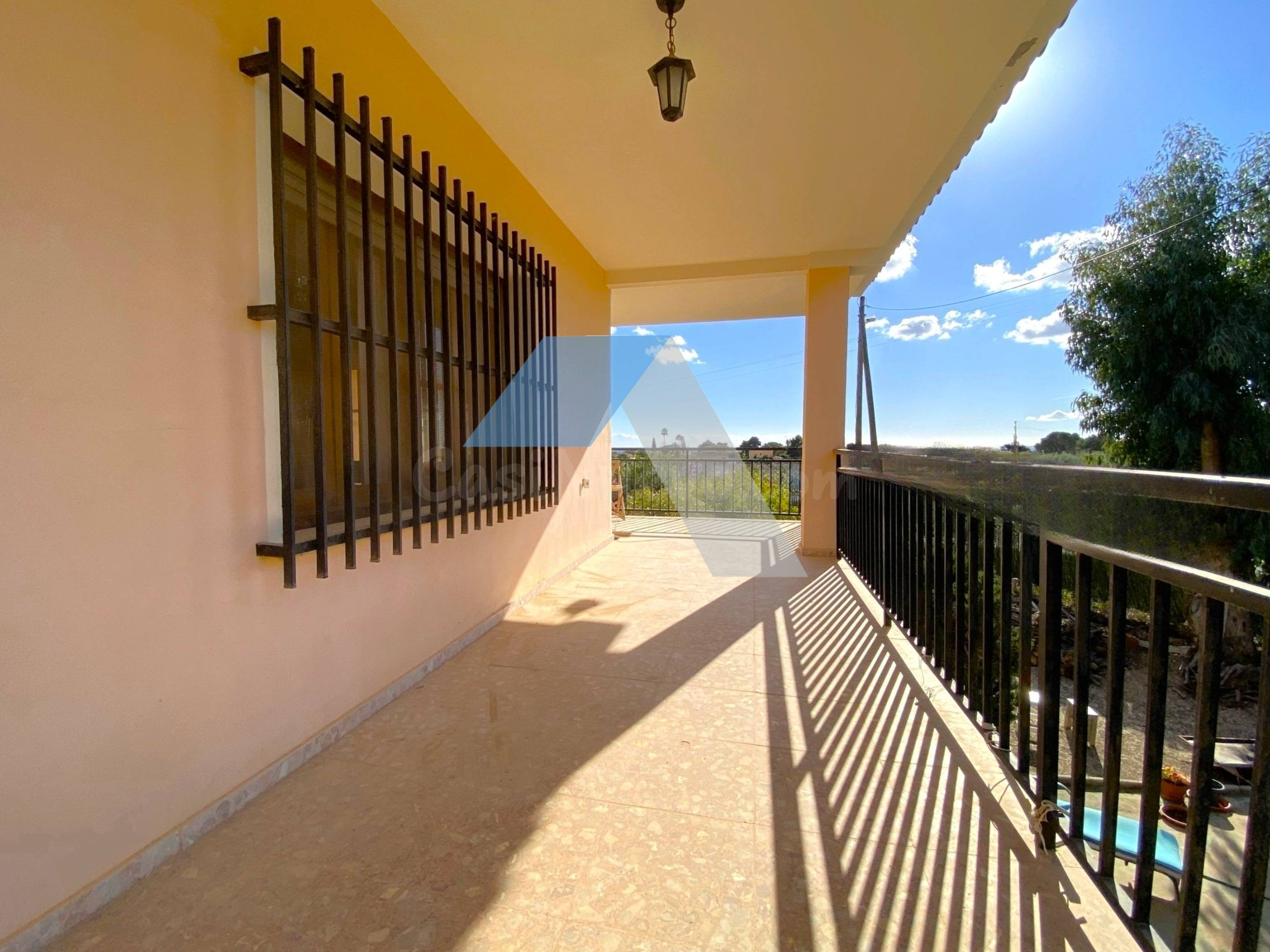 Chalet independiente en parcela urbana. - foto 3