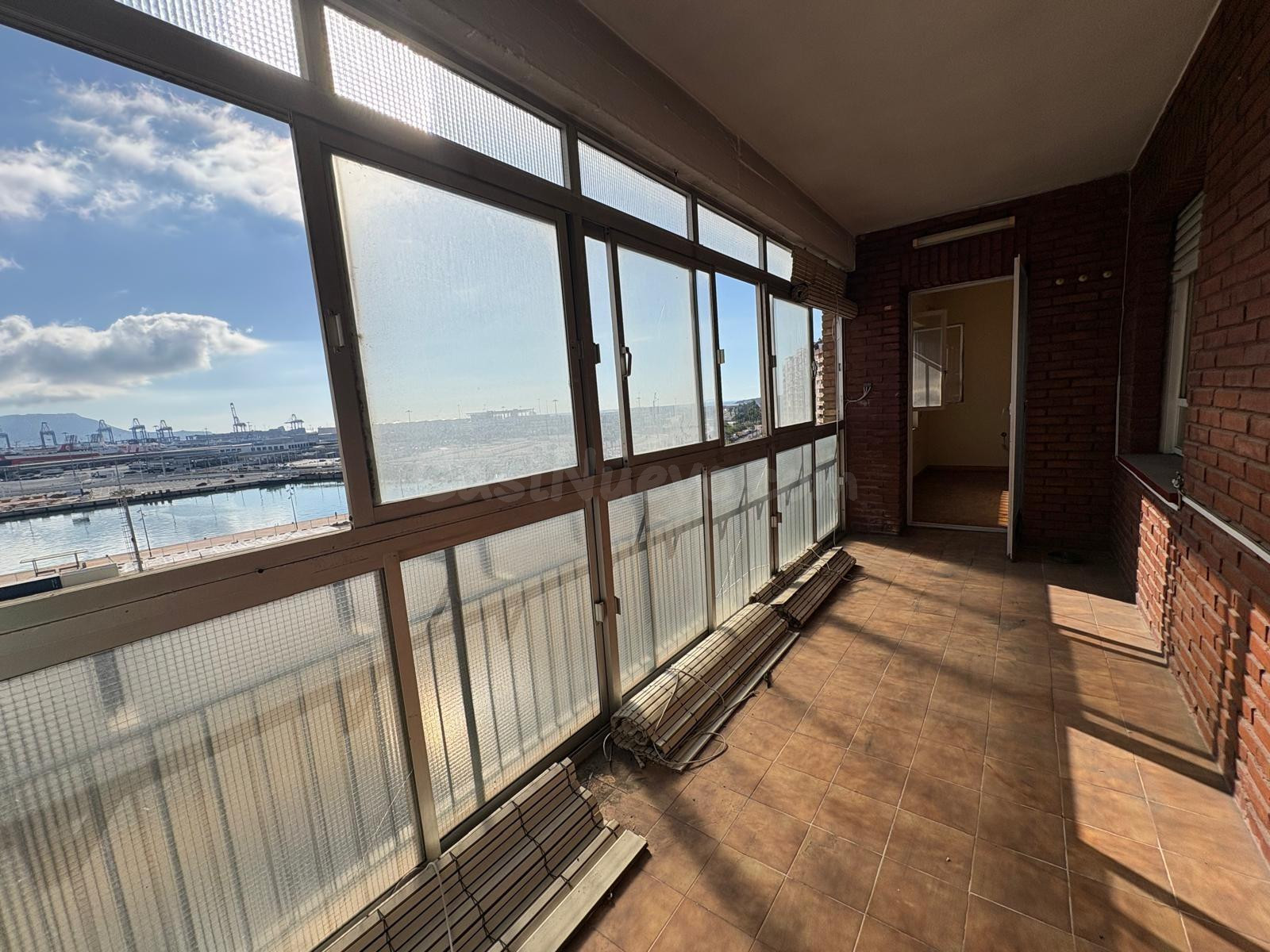 SE VENDE PISO DE TRES habitaciones CON VISTAS A LA BAHIA EN  - foto 2