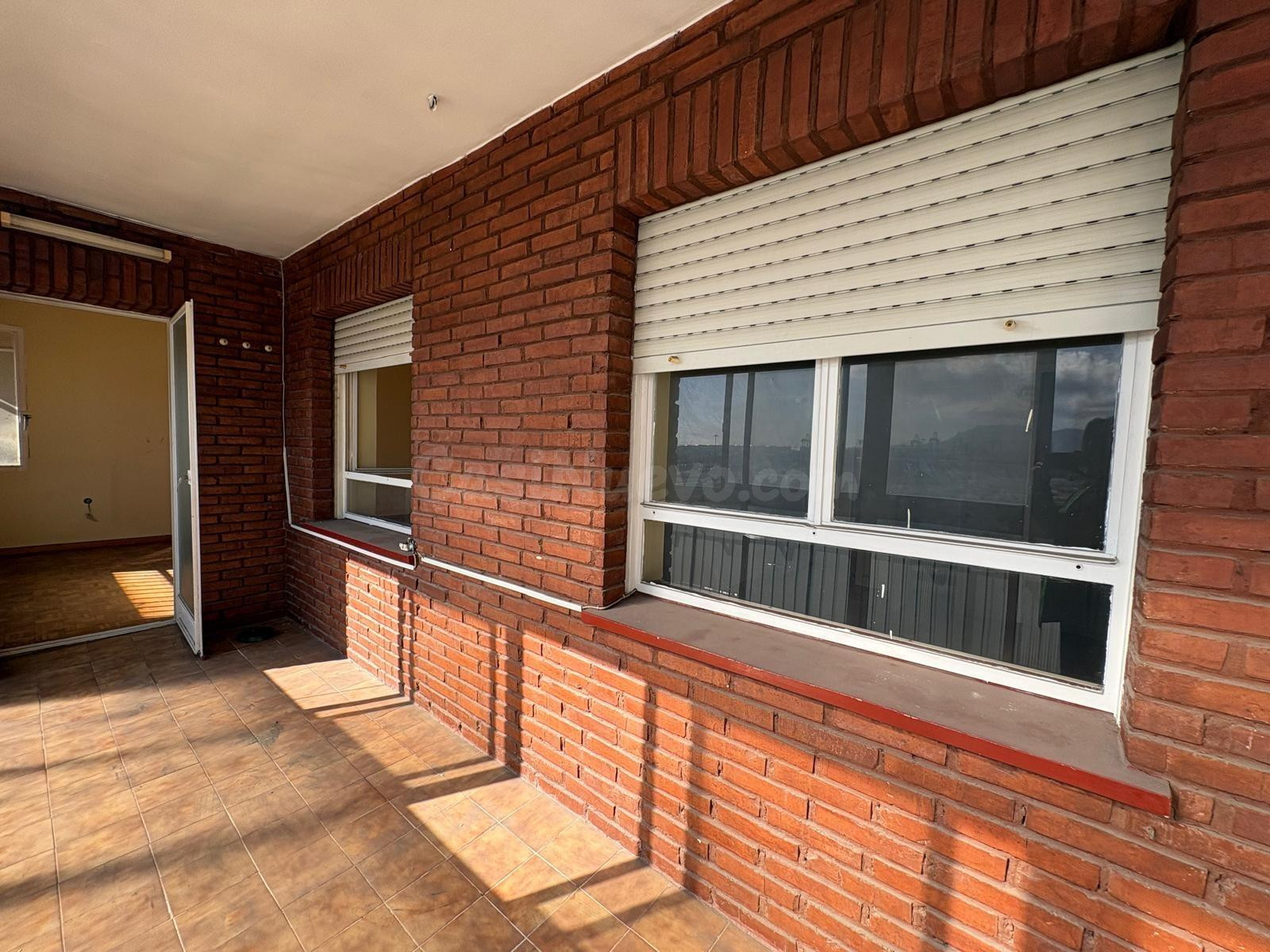 SE VENDE PISO DE TRES habitaciones CON VISTAS A LA BAHIA EN  - foto 3