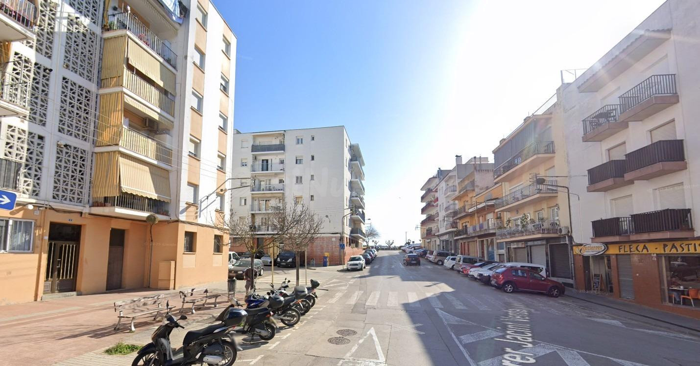 PISO EN BLANES