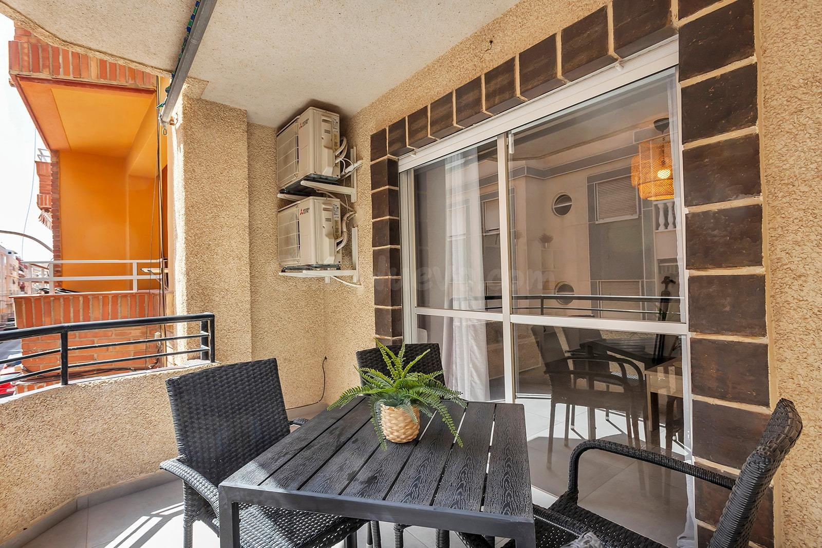 ¡Piso de 3 Dormitorios Reformado en venta – Torrevieja (Playa de los Locos)
