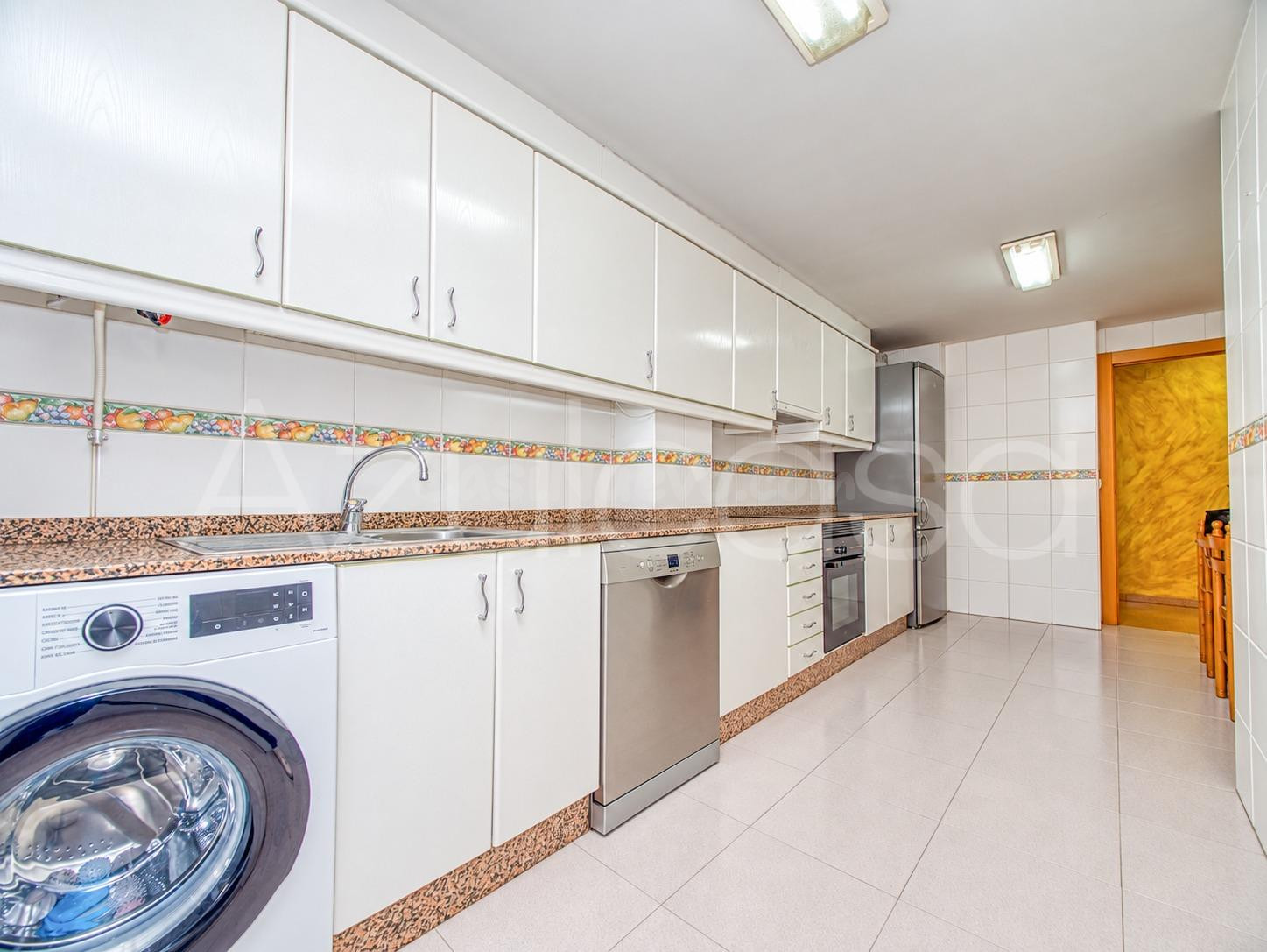 Piso en venta de 2 dormitorios y 2 baños con garaje y trastero en Altozano, Alicante
