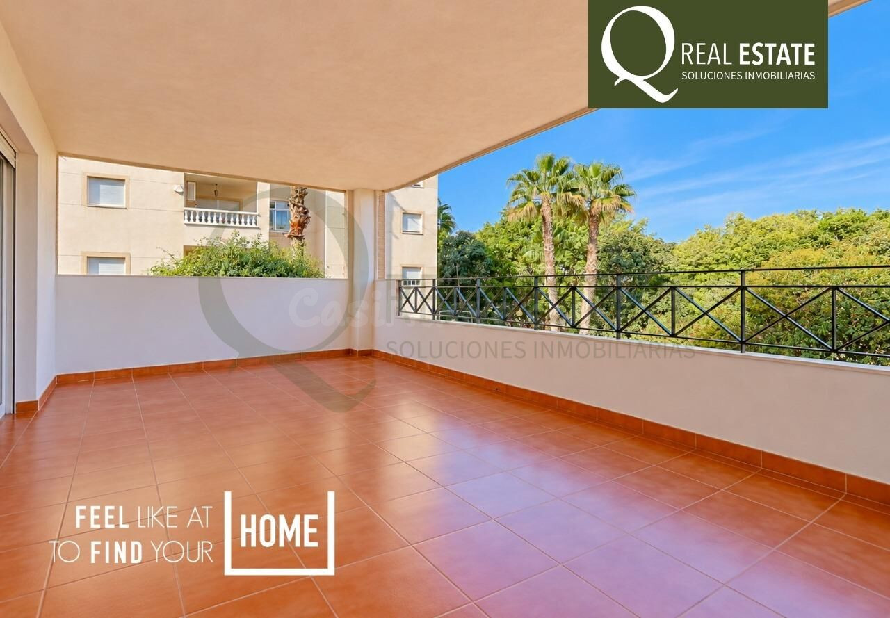 Piso de 3 habitaciones, amplia terraza y piscina comunitaria con ubicación premium en Alicante Golf