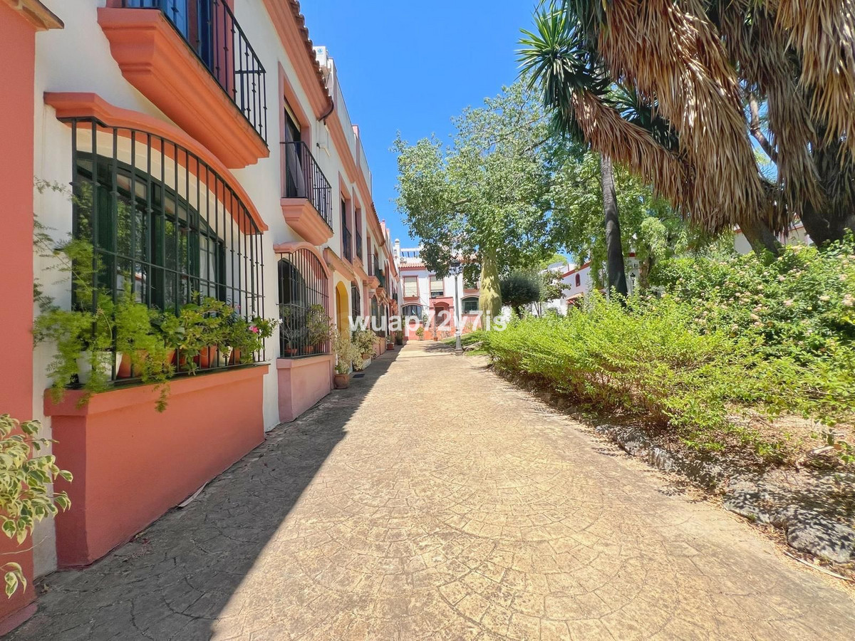 Hotel 12 habitaciones 303m² en venta - Costa Del Sol