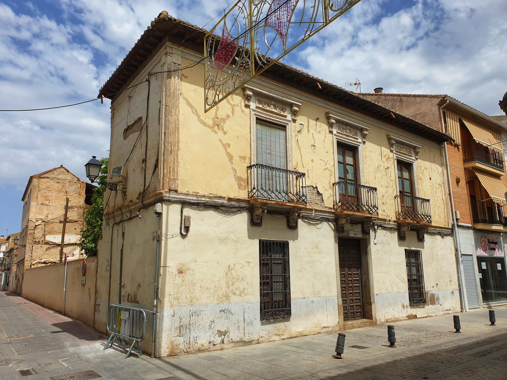 SOLAR URBANO EN EL CENTRO DE SANTA FE     12 VIVIENDAS + 16 GARAJES + 9 TRASTEROS