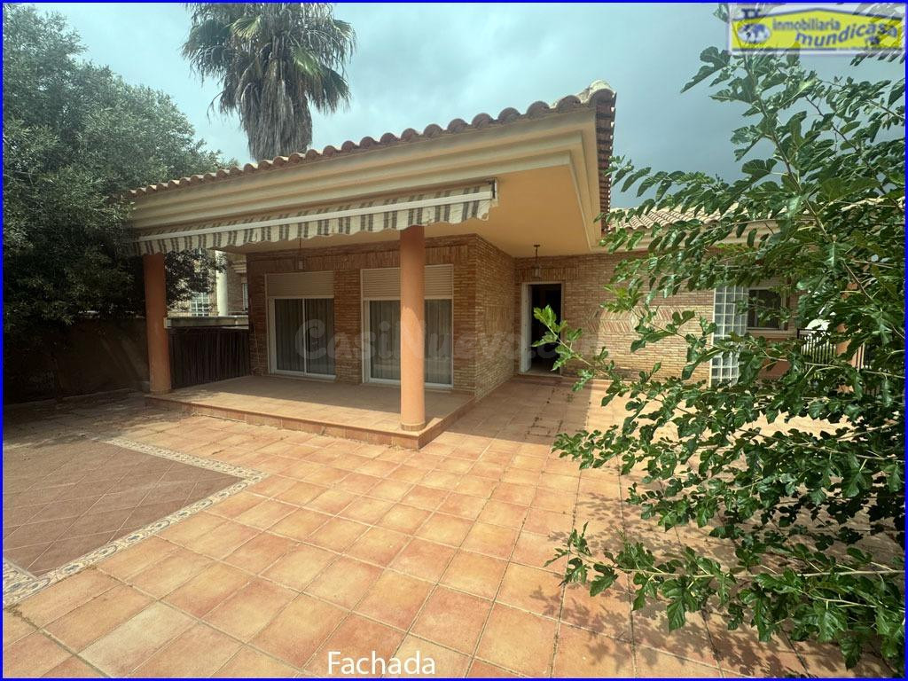 Impresionante Chalet en Urb. Montepinar - El Esparragal con sótano y piscina cubierta