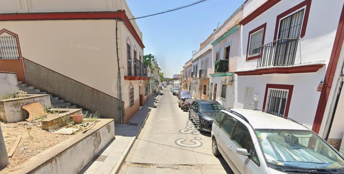 CASA EN BURGUILLOS