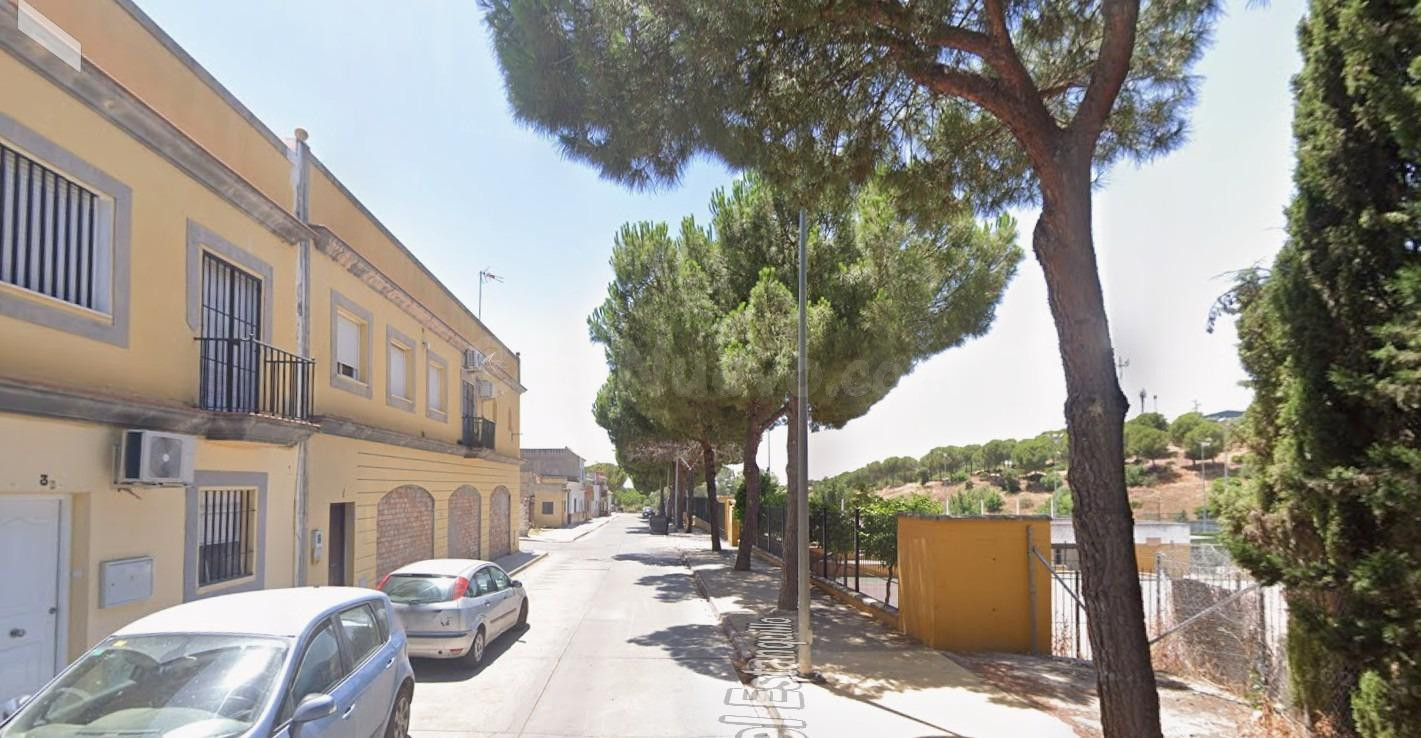 CASA EN BURGUILLOS
