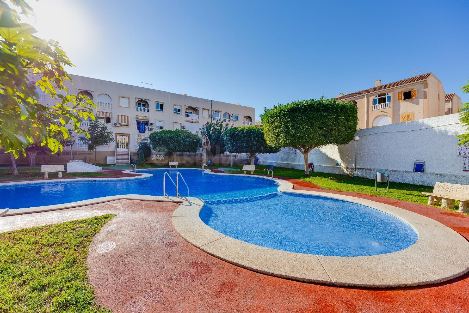 MAGNIFICA VIVIENDA EN ATICO, CON GARAJE INCLUIDO Y PISCINA COMUNITARIA