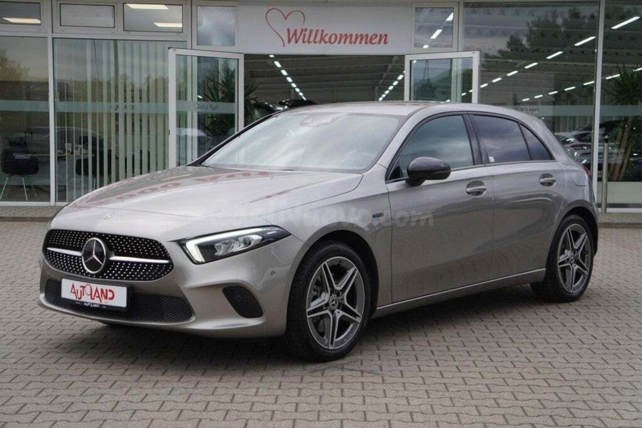 Mercedes Clase A 250e Sedán 8G-DCT