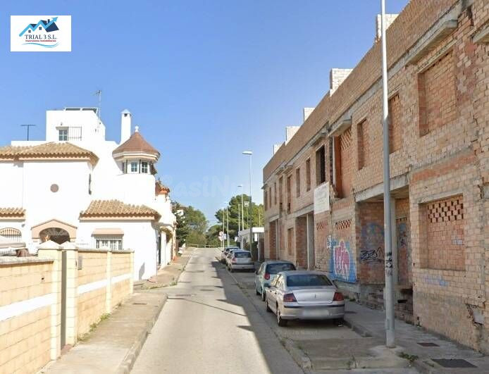 Venta de  4 Casas Adosadas + 19 Garajes en  Puerto Real (Cádiz)