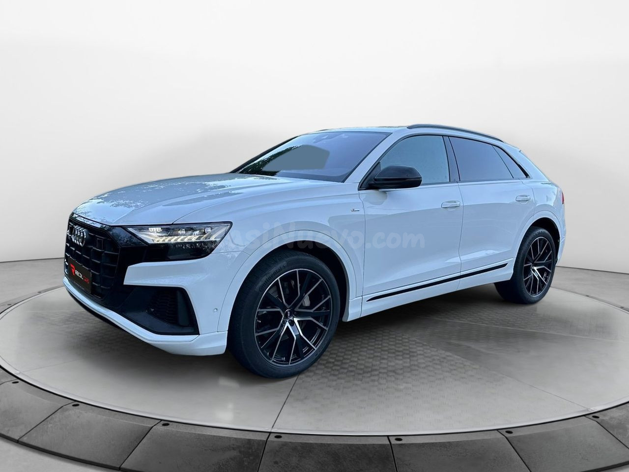 Audi Q8 S-Line / Black Line