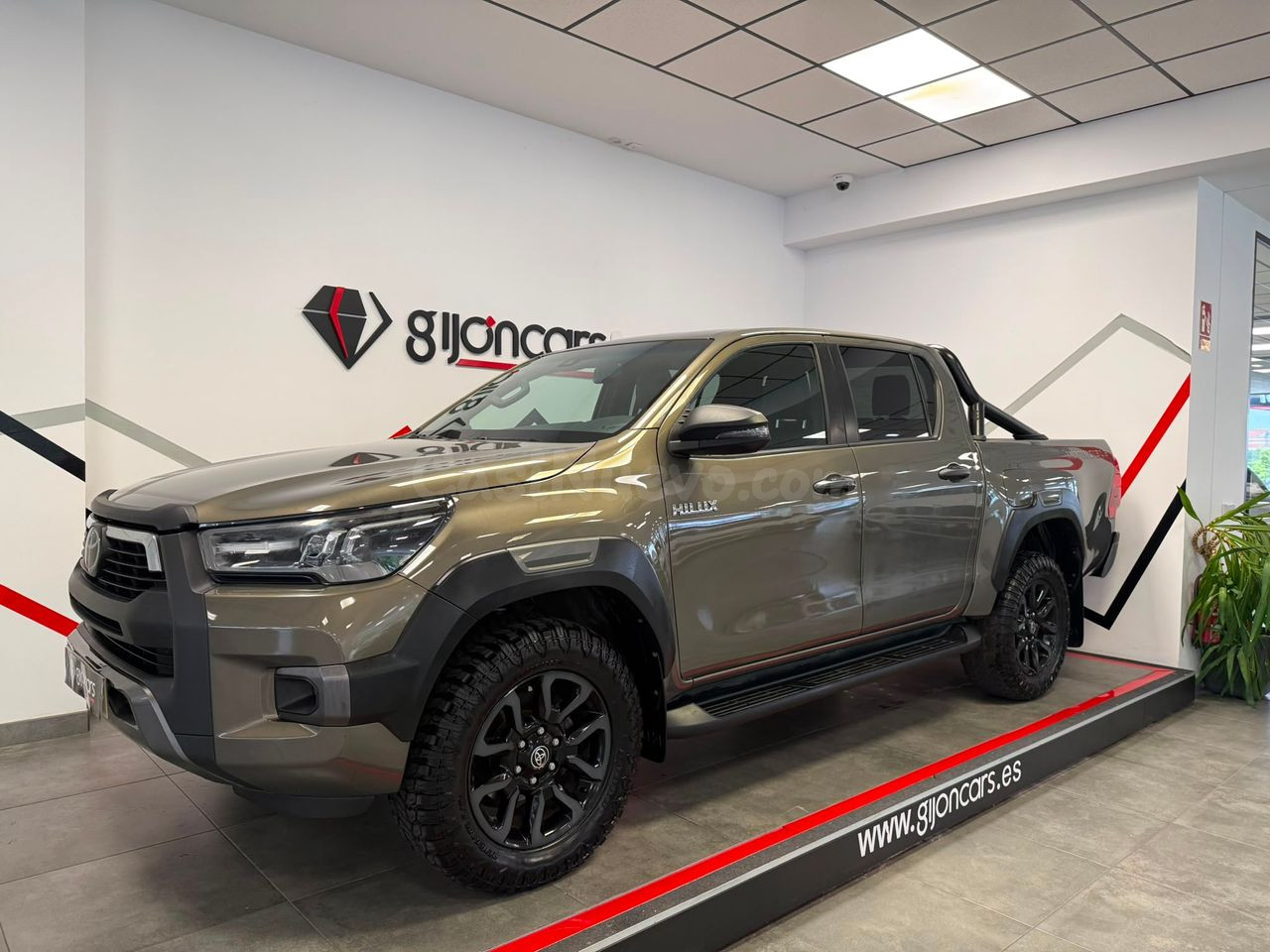 TOYOTA HILUX 2.8 D-4D 150kW C. Doble Invincible A/T