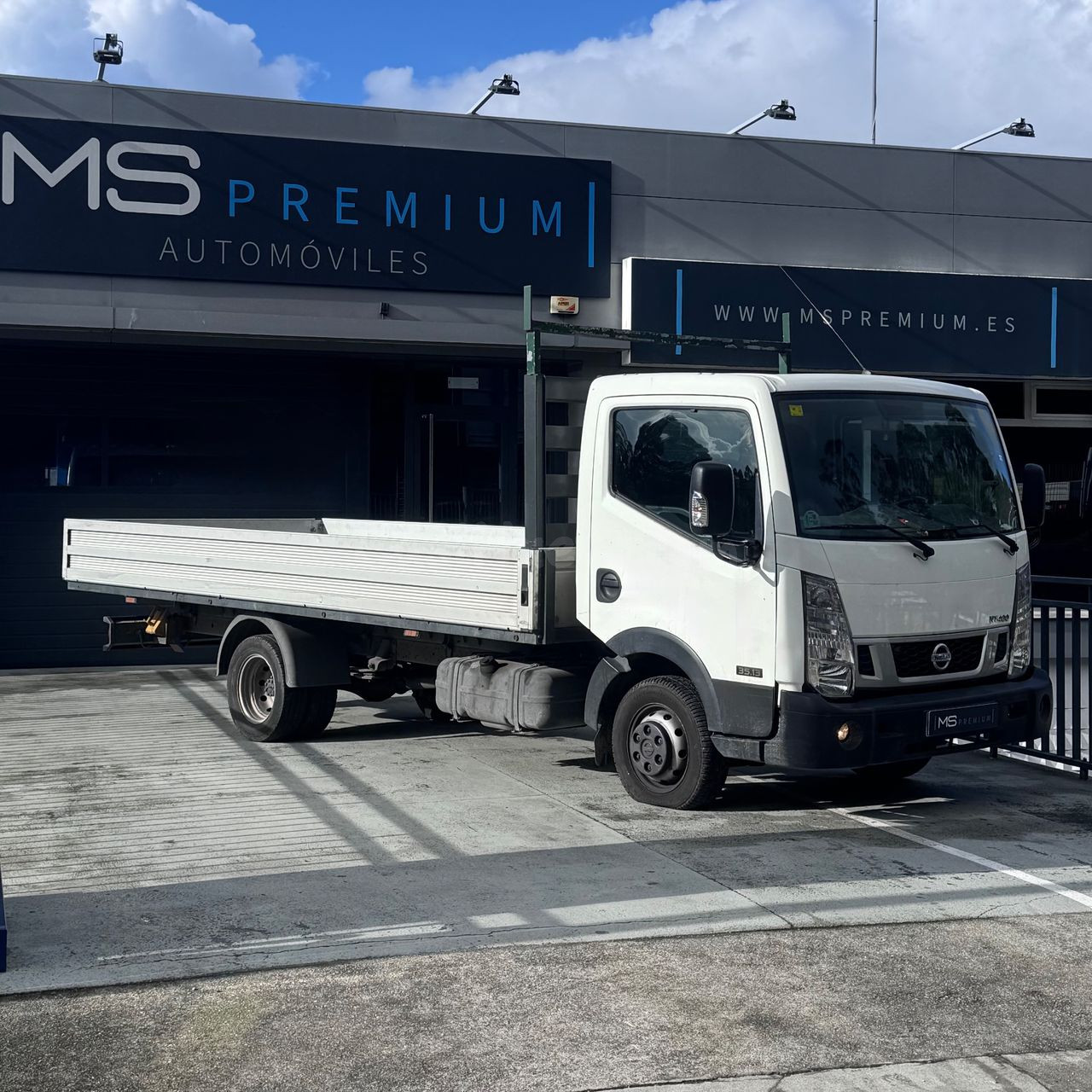 Nissan NT400 CABSTAR 4,70m DE CAJA FIJA | NACIONAL | 2018 | 180.000KM