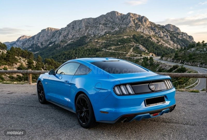 Ford Mustang - foto 2