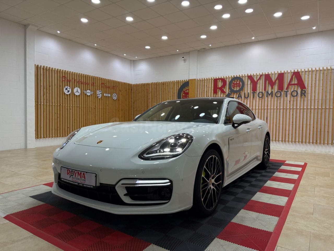 PORSCHE Panamera 4 EHybrid Platinum Edition