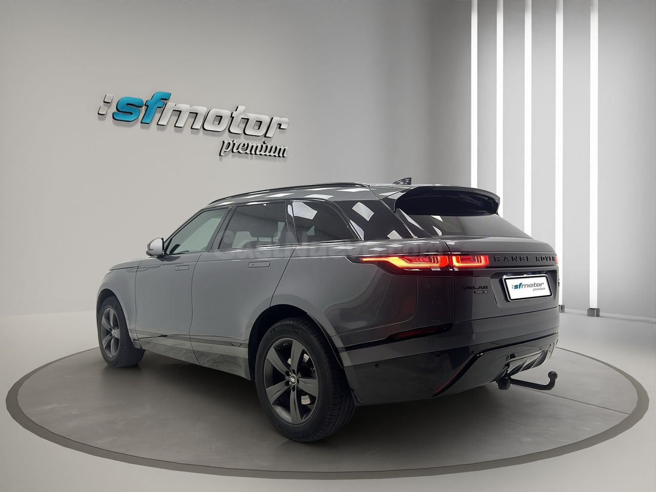 Land-Rover Range Rover Velar 2.0 D240 177kW R-Dynamic SE 4WD - foto 4