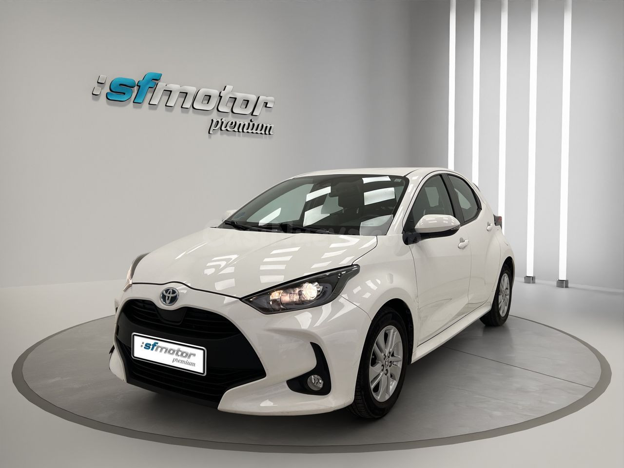 Toyota Yaris 1.5 120H Active Tech / BERLINA CON PORTÓN