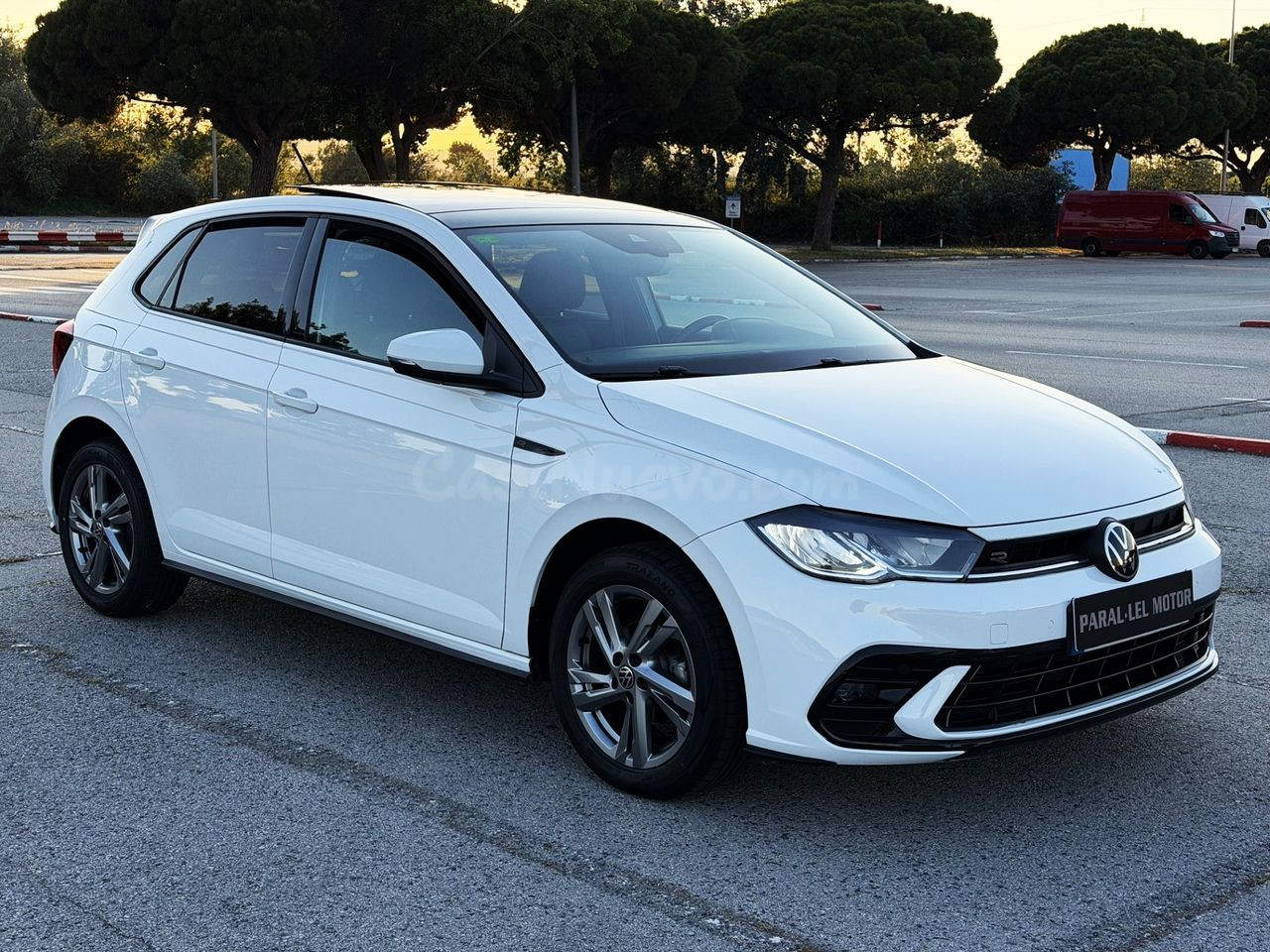 Volkswagen Polo 1.0 TSi R LINE con TECHO PANORÁMICO, CAR PLAY...