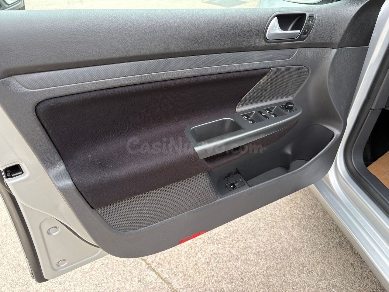 Volkswagen Golf 5p Trendline 1.9 TDI 105 CV - foto 2