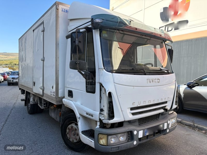 Iveco Eurocargo robusto para transporte profesional en Otura - foto 3
