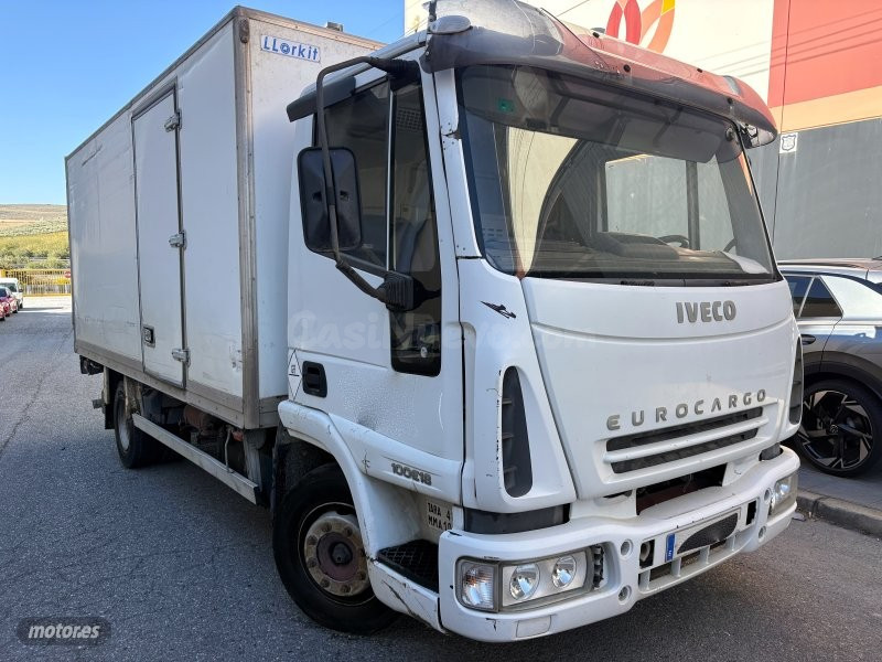 Camión Iveco Eurocargo caja cerrada en Otura