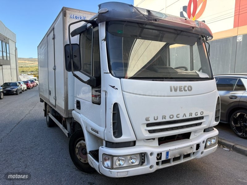 Camión Iveco Eurocargo caja cerrada en Otura - foto 2