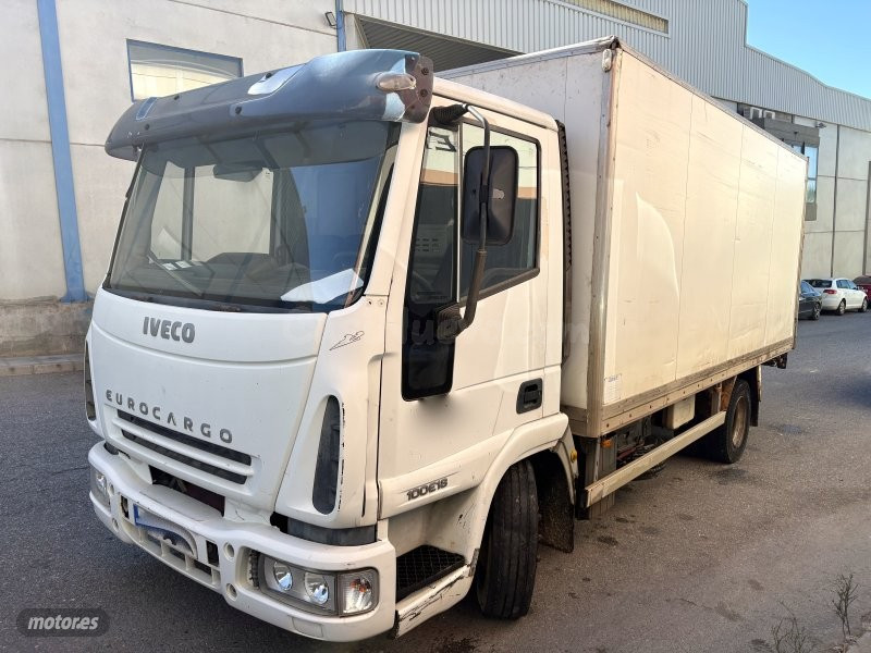 Camión Iveco Eurocargo caja cerrada en Otura - foto 3