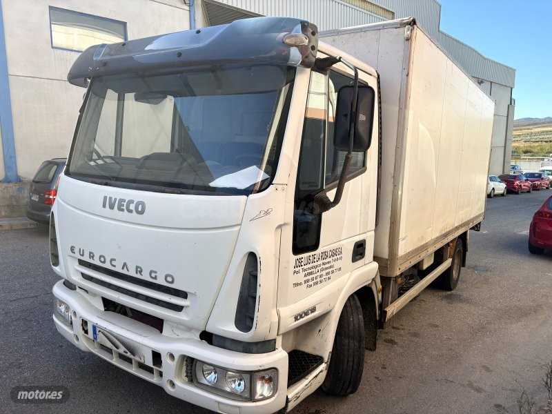 Camión Iveco Eurocargo caja cerrada en Otura - foto 4