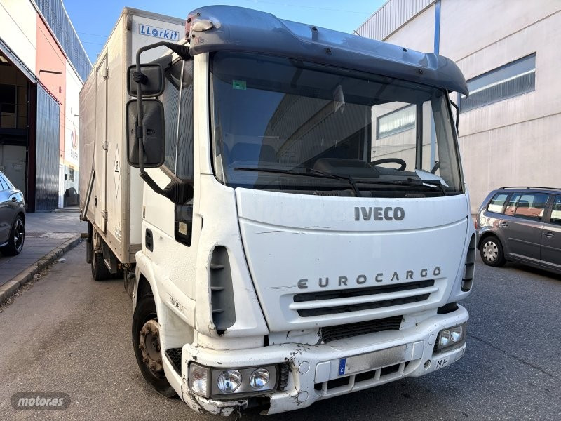 Camión Iveco Eurocargo Caja Cerrada en Otura - foto 3