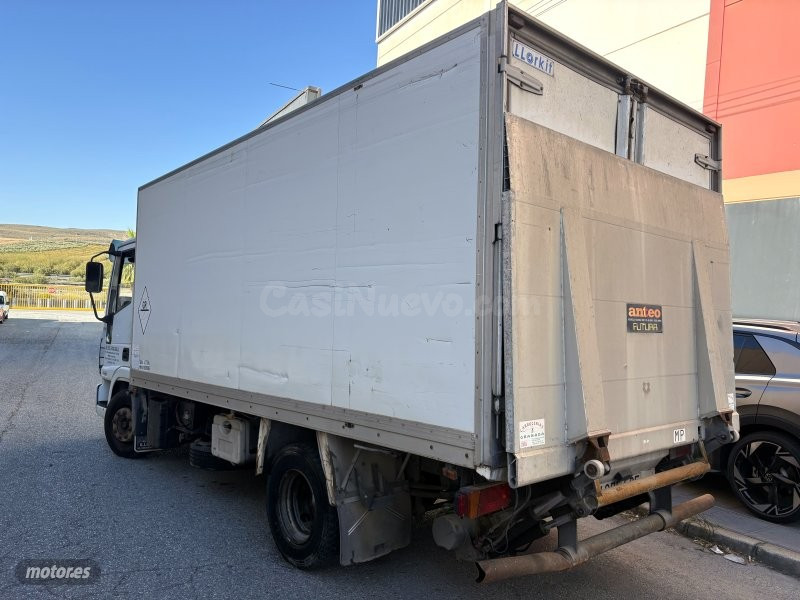 Camión Iveco Eurocargo Caja Cerrada en Otura - foto 5