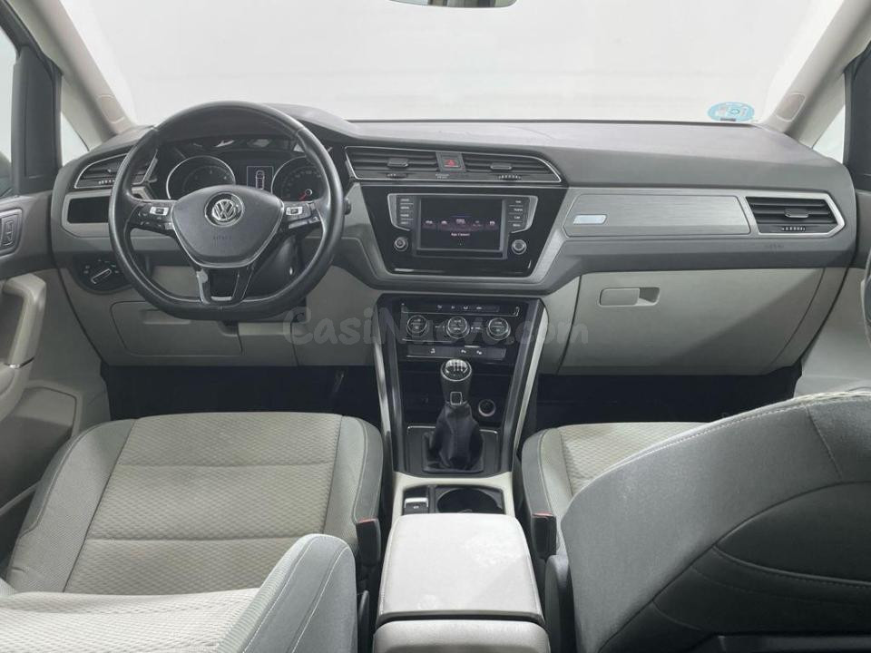 Volkswagen Touran - foto 4