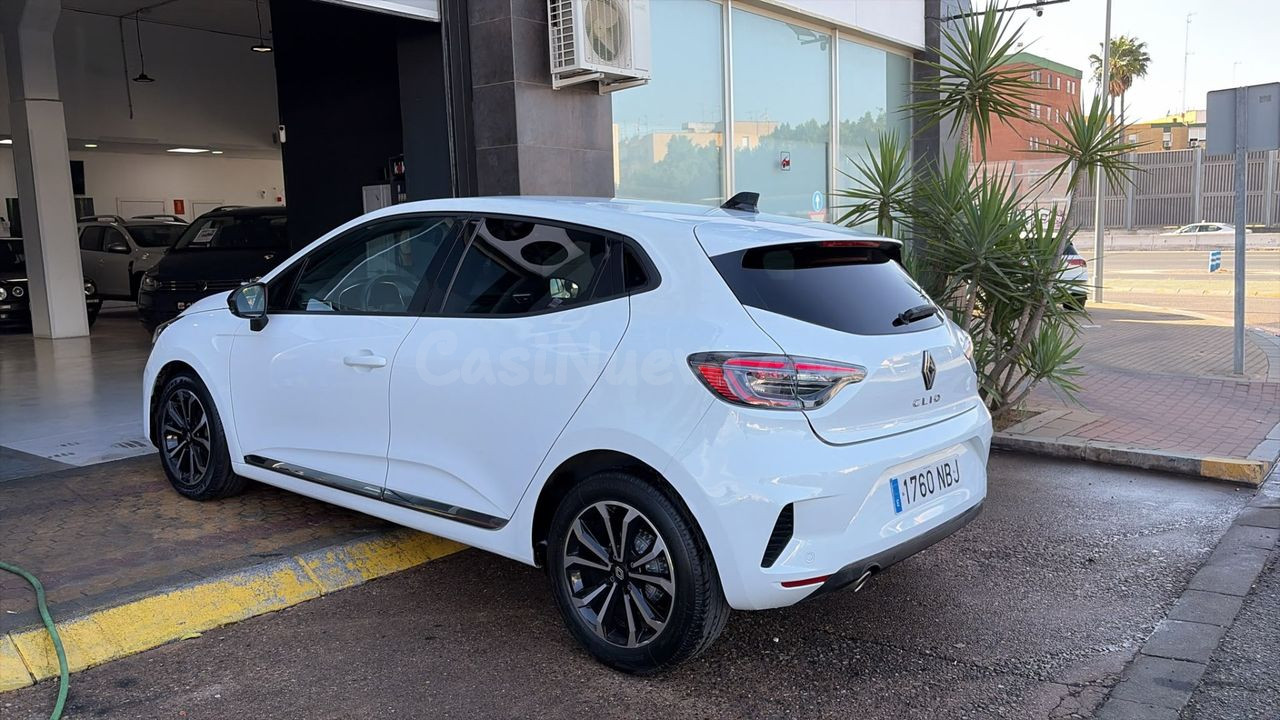 Renault Clio con tecnología avanzada y extras premium en Sevilla
