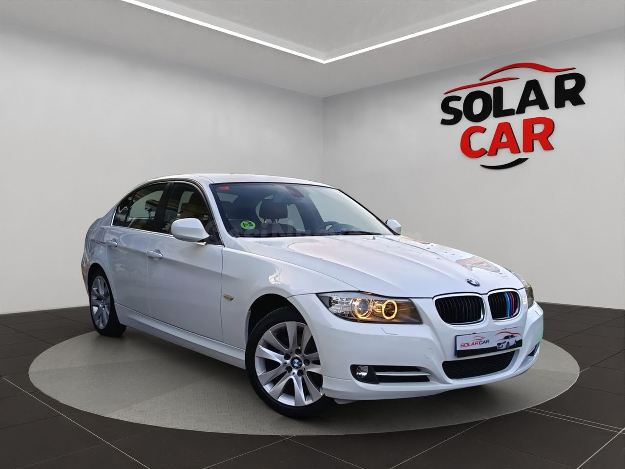 BMW Serie 3 berlina 318d en Esplugues de Llobregat - foto 3