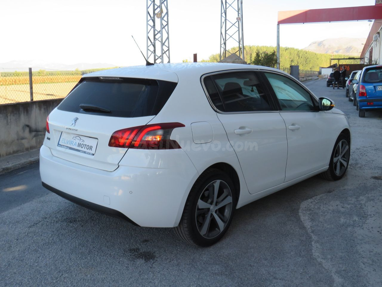 Peugeot 308 5p Allure 1.5 BlueHDi 130 S&S